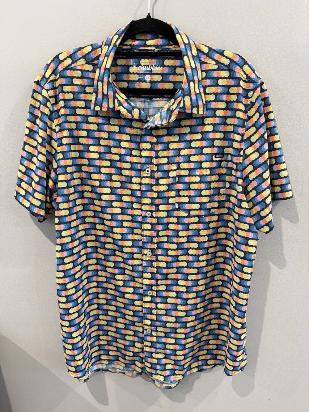 Chubbies Mens Shirt Sz XL Weekend Has Arrived Circles Stretch Lightweight Golf